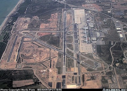 Imatge aèria de la construcció de la tercera pista de l'aeroport del Prat