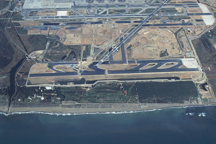 Imagen aérea de la construcción de la tercera pista del aeropuerto del Prat