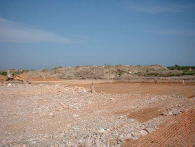 Treballs de pre-càrrega de la tercera pista de l'aeroport del Prat