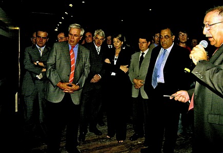 Celestino Corbacho, Joan Clos, Pasqual Maragall, Magdalena Álvarez, Lluís Tejedor i Joaquim Nadal en la inauguració de la tercera pista de l'aeroport del Prat (28 de setembre de 2004)