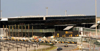 Exterior del módulo M5 de la terminal norte del aeropuerto del Prat