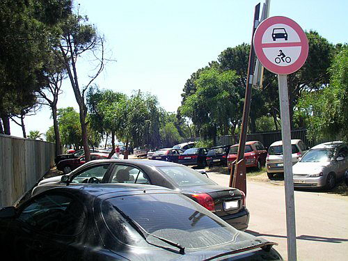 Fotografia realitzada l'estiu de l'any 2006 al passeig de vianants del carrer Amposta de Gavà Mar