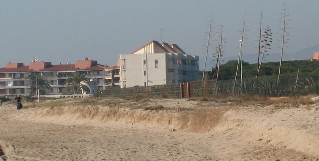 Efectos de una regresión de la playa del norte de Gavà Mar (27 de Enero de 2008)