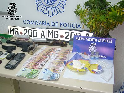 Material incautat al narcotraficant que va disparar amb una metralleta a Gav Mar (imatge: portalmeria.com)