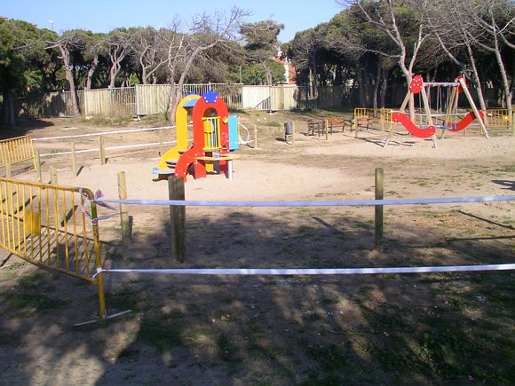 Obres de tancament del parc infantil de Central Mar (Gavà Mar) (11 de gener de 2007)