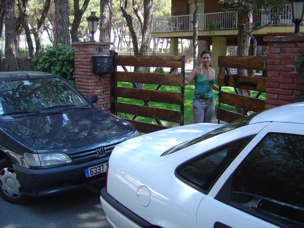 Fotografa realizada en el verano del ao 2006 al carrer de L'Escala de Gav Mar