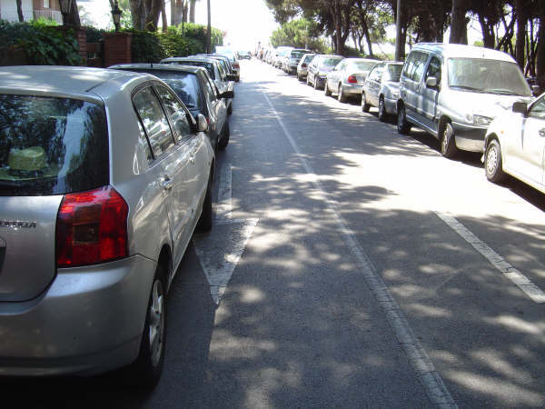 Fotografia realitzada l'estiu de l'any 2006 al carrer L'Escala de Gav Mar