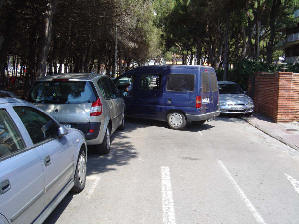 Fotografia realitzada l'estiu de l'any 2006 al carrer L'Escala de Gav Mar