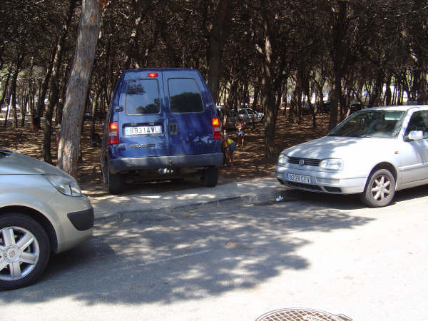 Fotografia realitzada l'estiu de l'any 2006 al carrer L'Escala de Gav Mar