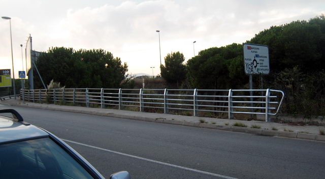 Tanca arranjada per l'Ajuntament de Gav a l'avinguda d'Europa de Gav Mar desprs de tres anys d'estar trencada (5 d'Octubre de 2009)