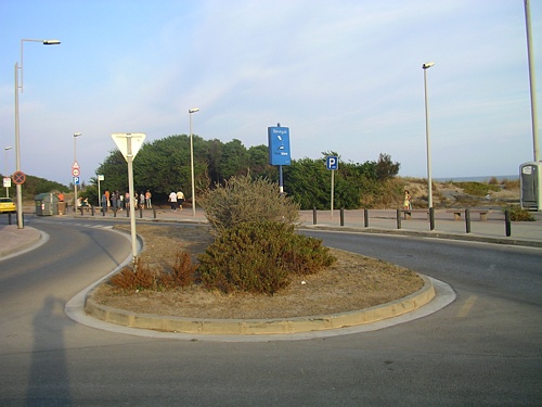 Illeta que dna la benvinguda a Gav Mar des del terme municipal de Castelldefels (passeig martim)