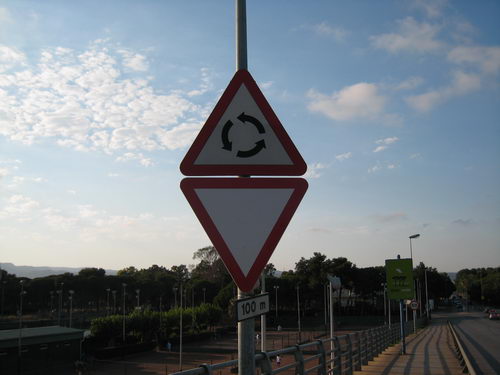 Senyal substituïda al pont de l'avinguda del mar de Gavà Mar (Juliol de 2007)