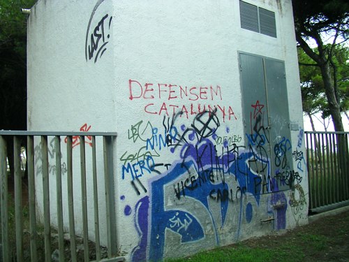 Pintada nazi a Gavà Mar (Transformador creuament carrers Tellinaires i Palafrugell)