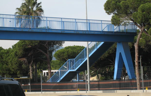 Imatge de les obres inicials de la millora del pont de la Pava de Gavà Mar (1 de Gener de 2009)