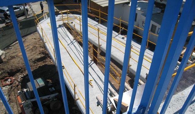 Imatge de les obres de millora del pont de la Pava de Gavà Mar (11 d'Abril de 2009)