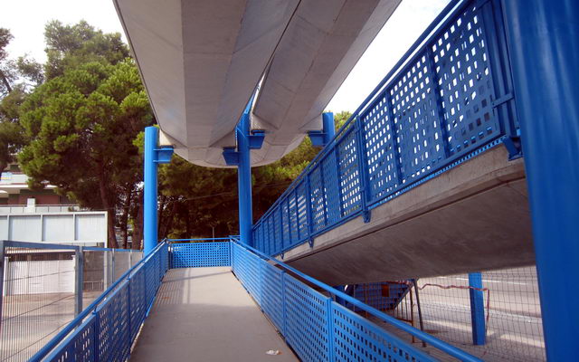 Imatge de les noves rampes del pont de la Pava de Gavà Mar (12 de Setembre de 2009)