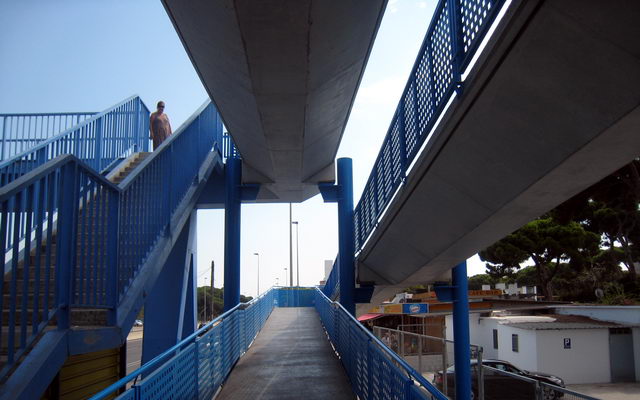 Imatge de las nuevas rampas del puente de la Pava de Gavà Mar (12 de Septiembre de 2009)