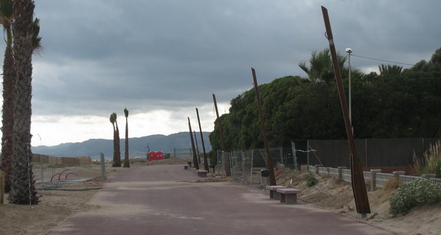 Obres de construcció del nou tram del passeig marítim de Gavà Mar entre els carrers Palafrugell i Salou (23 d'Agost de 2008)
