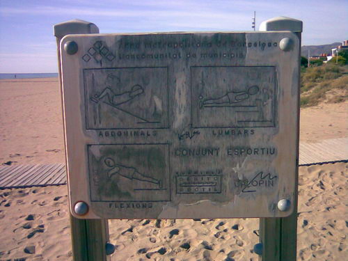 Elementos deportivos para la práctica individual instalados en la playa de Gavà Mar (Enero de 2008)