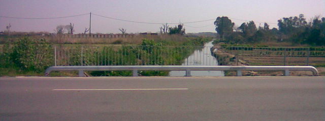Nova barana i protecció en el pont d'una corredora del delta del Llobregat a Gavà Mar (14 de Març de 2009)