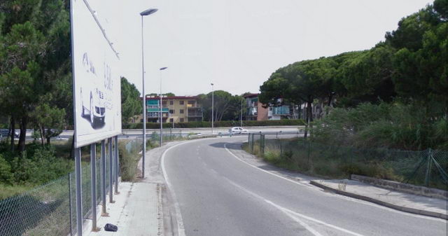 Aproximaci al punt d'incorporaci al lateral que serveix per incorporar-se a l'autovia de Castelldefels (C-31) des de l'avinguda Europa de Gav Mar, molt a prop de l'avinguda del mar (Juny de 2008)