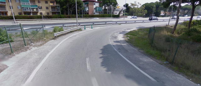 Punto de incorporacin al lateral que sirve para incorporarse a la autova de Castelldefels (C-31) desde la avenida Europa de Gav Mar, muy cerca de la avenida del mar donde de dos carriles slo queda uno sin que est sealado ni avisado quien tiene la prioridad (Junio de 2008)