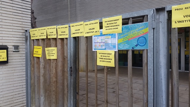 Carteles de protesta en el institut-escola Gav Mar (16 de Febrero de 2018)