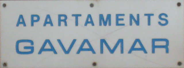 Cartel de los apartamentos GAVAMAR de Gavà Mar