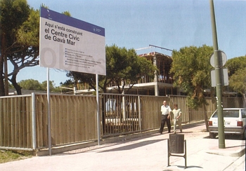 Fotografia del Centre Cívic de Gavà Mar en construcció (revista Tribuna)