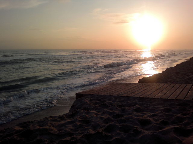 Vista en direcci Sitges, de la platja afectada per la segona regressi consecutiva de la platja de Gav Mar (28 de Novembre de 2011)