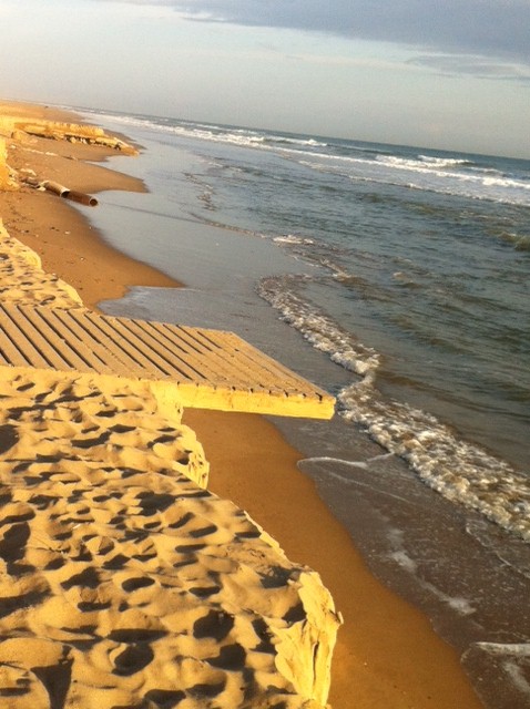 Imatge de l'espectacular regressi de part de la platja de Gav Mar (29 Novembre 2011)