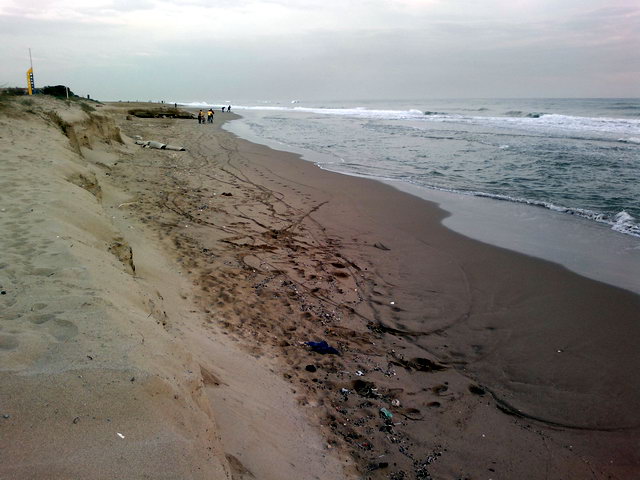 Vista en direccin Barcelona de la zona de la playa de Central Mar de Gav Mar donde ha habido dos regresiones consecutivas de la playa (2 de Diciembre de 2011)