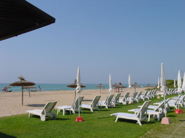 Imagen de la zona del Beach Club del restaurante y beach club Tropical de Gav Mar (Verano del ao 2004)