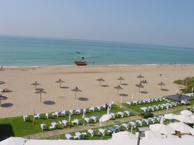 Imagen de la zona del Beach Club del restaurante y beach club Tropical de Gav Mar (Verano del ao 2004)