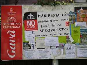 Un dels molts cartells penjats a Gavà Mar per convocar la manifestació de veïns de Gavà Mar a l'aeroport del Prat el 12 de Febrer de 2005
