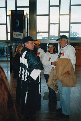 Intercambio de experiencias entre los vecinos de Gavà Mar y del Norte de Madrid en el aeropuerto del Prat (5 de Febrero de 2006)