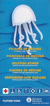 Información sobre las medusas publicada por la Diputación de Barcelona y distribuida en las playas de Gavà Mar