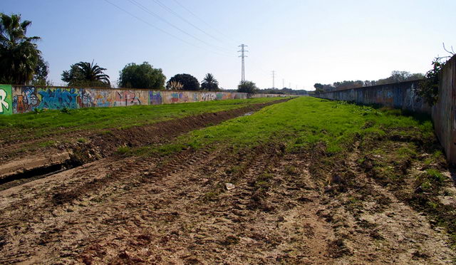 Imagen del tramo canalizado pero no cimentado de la Riera dels Canyars (26 de Octubre de 2008) (Fotografa: Joaquim Cano)
